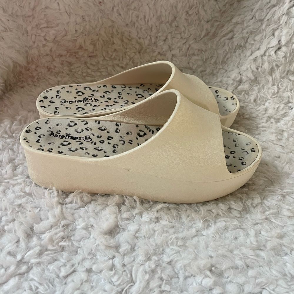 Bare traps Parvati off white platform wedge slip on sandals Size 7